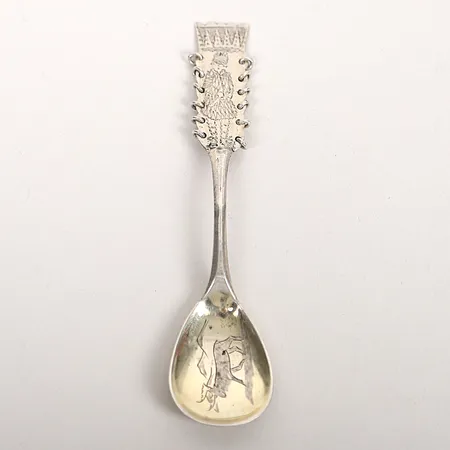 Sked, samemodell, graverad dekor av same och ren, längd: 11cm, gravyr, slitage, silver. Vikt: 13,5 g