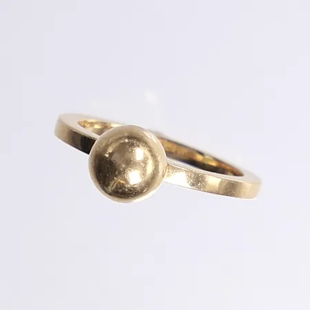 Ring, stl 17¼, bredd 2-7mm, otydliga stämplar tillv. börjar på "GU" troligen "GUW"= Gunnar Wetteholm, Varberg 2005, 18K Vikt: 6,9 g