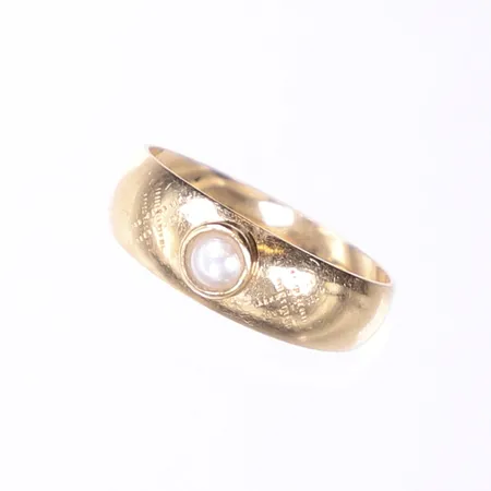 Ring med pärla, stl 16¾, bredd 3-6mm, 18K Vikt: 1,4 g