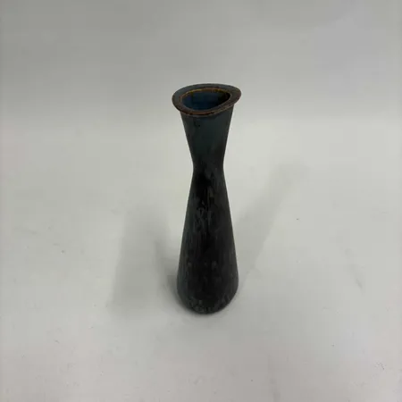 Vas, Gunnar Nylund, Rörstrand, Stengods, signerad AUI, höjd ca 21cm, Ø6cm, smärre nagg Vikt: 0 g