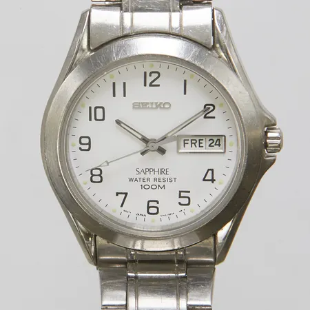 Herrur Seiko Sapphire, stål, quartz, 37mm, boettnr: V743-8B50, snr: 751880, dag, datum, stållänk, viklås, batteribyte. Vikt: 0 g