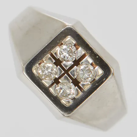 Ring med 4 diamanter 0,16ctv enligt gravyr, Ø15¼, bredd: 3,8-9,5mm, Ge-Kå Rolf Kaplan AB, Stockholm, 1978, vitguld, 18K Vikt: 5,1 g
