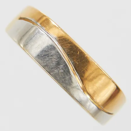 Ring, Ø16½, bredd: 3-5,8mm, tvåfärgad, 18K Vikt: 3,4 g