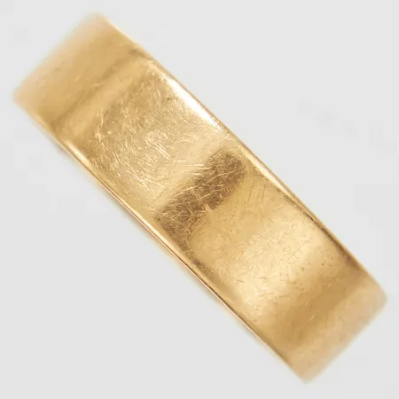 Ring, slät, Ø17¼, bredd: 5,5-5,6mm, personlig gravyr, repig, svenska stämplar, 18K Vikt: 5,2 g