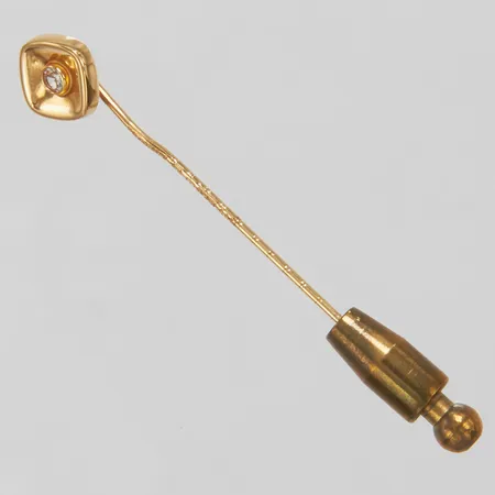 Kravattnål, vit sten, 8x8mm, längd:50mm, 18K. Vikt: 0,8 g