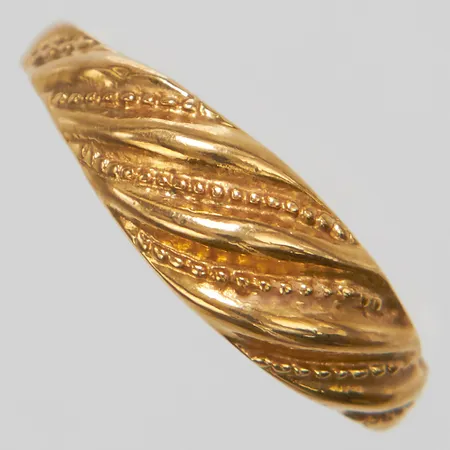 Ring, Ø17¾, bredd:2-6,5mm, 18K. Vikt: 1,7 g