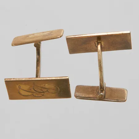 Manschettknappar, monogramgravyr B.B., 20x12,5mm, silver 830/1000. Vikt: 10 g