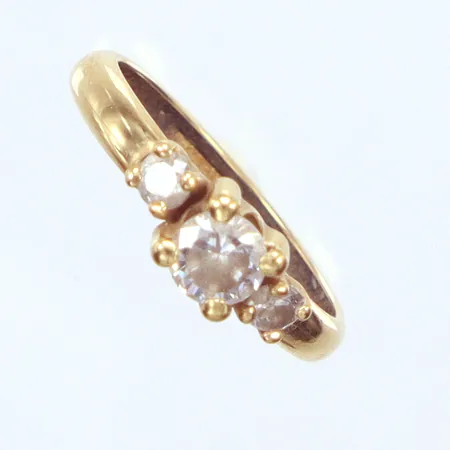 Ring GHA, vita stenar, Ø17¼, 18k Vikt: 1,2 g
