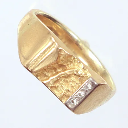 Ring, Ø21½,  Markströms Guldsmeds Ab K G, 3x0,005ct, 18k Vikt: 11,1 g