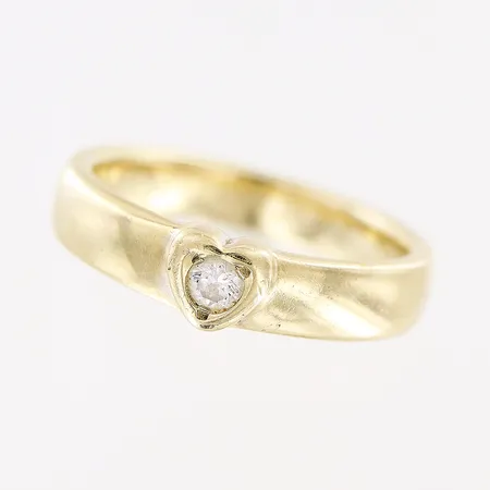 Ring, diamant 0,08ct enligt gravyr, stl 16, bredd 3-4mm, gravyr, 18K.  Vikt: 4,7 g