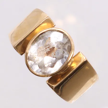 Ring, vit sten, Ø16¼, bredd: 4,2-9,5mm, 18K Vikt: 4,9 g