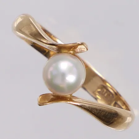 Ring, odlad pärla, Ø17½, bredd: 3-9,6mm, 18K Vikt: 3,2 g