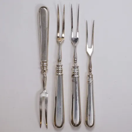 4 Sillgafflar, längd 15,5-18cm, estländska stämplar, en med udda längd, silver 875/1000 Vikt: 109,9 g
