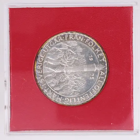 Mynt, 50kr, All offentlig makt i Sverige utgår från folket, Ø36,1mm, etui, silver 925/1000 Vikt: 26,9 g