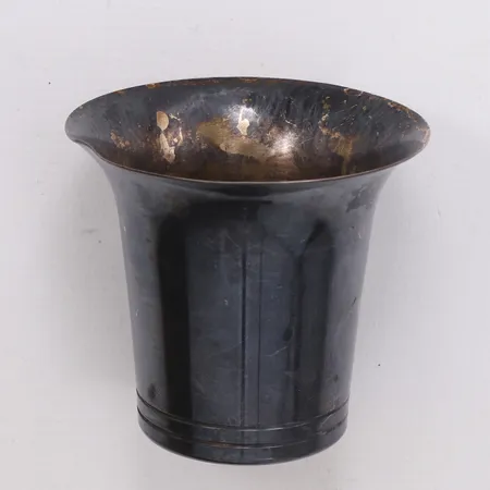 Vas, höjd 5cm, delvis förgylld insida, Victor Janson Guldvaru Ab, Lindesberg år 1946, buckla, oxiderad, 830/1000 silver Vikt: 32 g