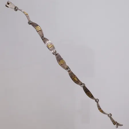 Armband med delvis förgylld dekor, längd 19cm, bredd 7,6mm, silver  Vikt: 9,5 g