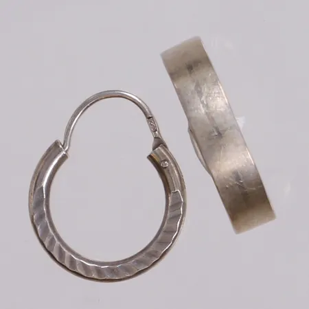 Ring stl 16½, örhänge udda, repor, silver 835-925/1000 Vikt: 2,9 g