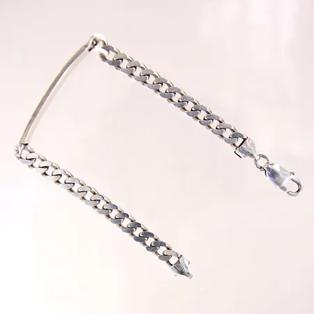Armband Pansar med platta, längd 20,5cm, bredd 6,5mm, repor, silver 925/1000.  Vikt: 17,3 g
