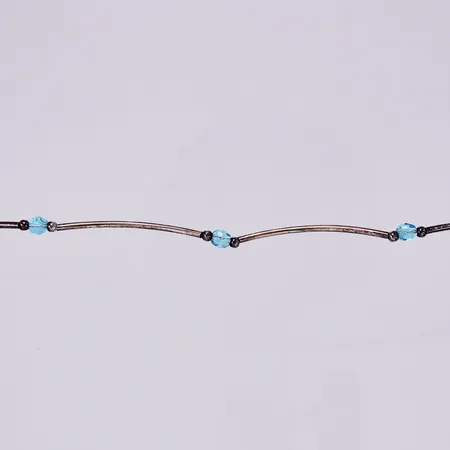 Collier med blåa stenar, längd: ca 42cm, bredd: ca 1,5-5mm, 925/1000 silver  Vikt: 7,7 g