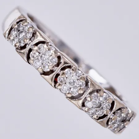 Ring med diamanter ca totalt 0,20ct, GHA, stl: 16 ½ bredd ca 2-4mm, graverad, 18K Vikt: 3,2 g