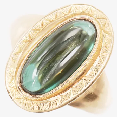 Ring med syntetisk spinell, stl 17½, tillverkad av A U Wahlberg Aktiebolag, Gävle år 1933, 18K guld. Vikt: 6,9 g