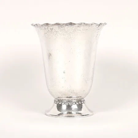 Vas, Markströms Guldsmeds AB, Uppsala 1926, Ø ca 13cm, höjd 16,5cm, silver.     Vikt: 225,6 g