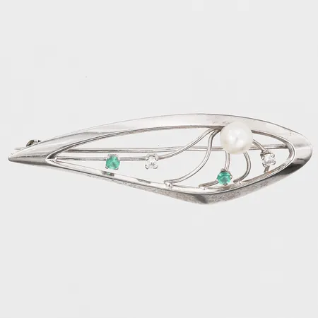 Brosch med odlad pärla samt flerfärgade stenar, bredd: 51mm, höjd: 17mm, 18K vitguld. Vikt: 3,8 g