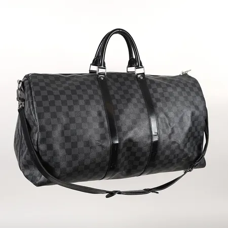 Väska, Louis Vuitton, "Keepall Bandouliere 55", Damier grafit, axelrem, adresstag, ca 55x27x27cm, bruksslitage, ställvis hårt, repor/märken, genomgående hål, invändigt fläckar. Skickas med postpaket.