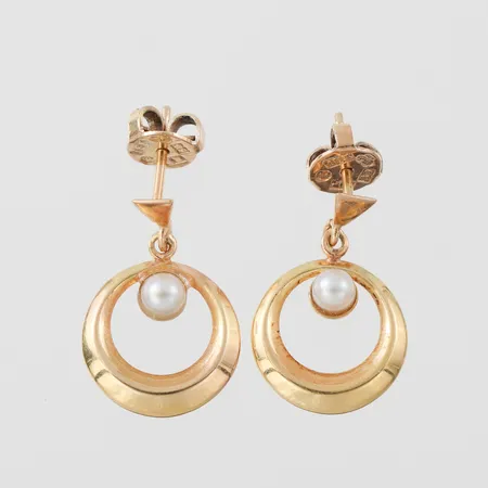 Örhängen paret med pärlor, Alton Guldvaru AB, diameter ca 11 mm, 18k. Vikt: 1,7 g