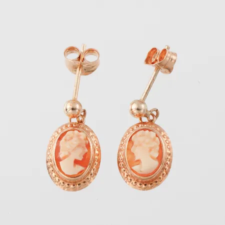 Örhängen paret med camé, höjd ca 17 mm, 18k. Vikt: 1,3 g