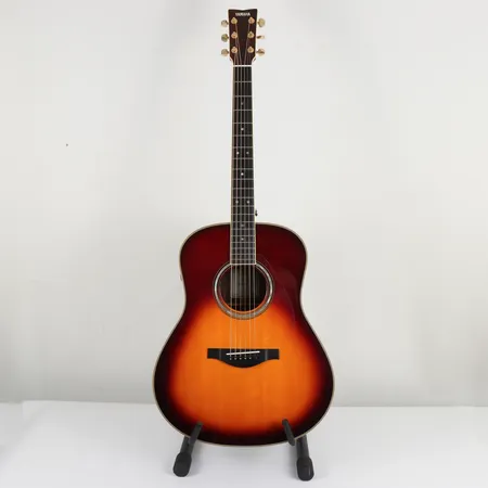 Gitarr Trans Akustisk Yamaha LL-TA, fodral  Vikt: 0 g Skickas med Bussgods eller PostNord