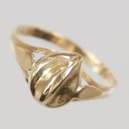 Ring, 15¾, bredd 1,7-9mm, ojämn skena, GFAB, 18K, Vikt: 1,2 g