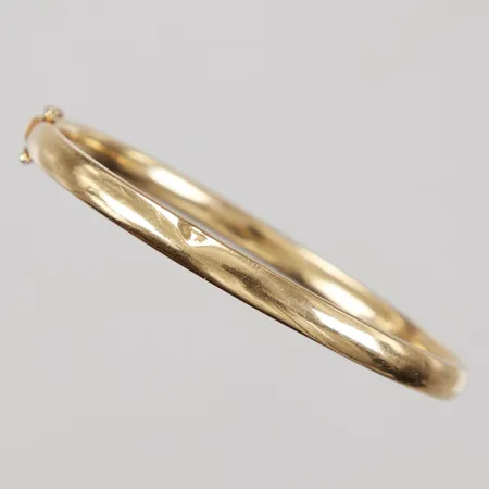 Armring, öppningsbar, 5x6cm, inre omkrets 18cm, bredd 5,2mm, bucklor, 18K,  Vikt: 8,6 g