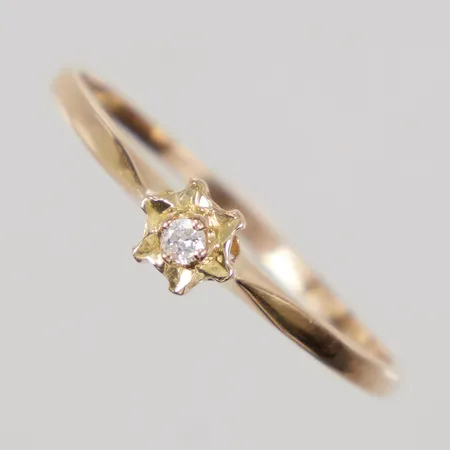 Ring, stl 20¾, bredd 1,4-5mm, diamant 1x0,03ct, GFAB, 18K,  Vikt: 1,5 g