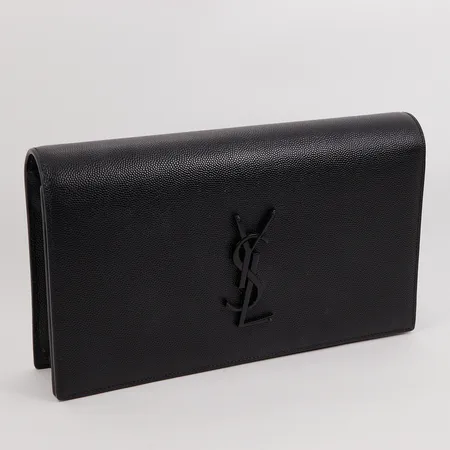 Väska Saint Laurent Monogram Leather Clutch, mått: 24 x 13 x 5,5cm, svart läder, svarta beslag, smutsig invändigt, repig logga, inga tillbehör. 