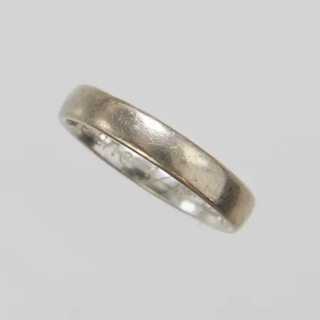Ring slät, stl 18½, bredd 4mm, gravyr, vitguld, Schalins, 18K Vikt: 4,8 g