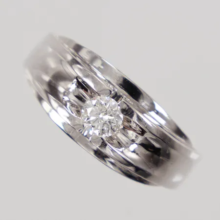 Ring, Stl 23¼, bredd 4,2mm-11mm, diamant 1x ca 0,55ct, ca W-Tcr/SI, vitguld 14K,  Vikt: 6,4 g