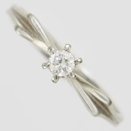 Ring, briljantslipad diamant 1 x ca 0,10ct, stl 17¼, bredd 2,5-4mm, vitguld, 18K Vikt: 2,2 g