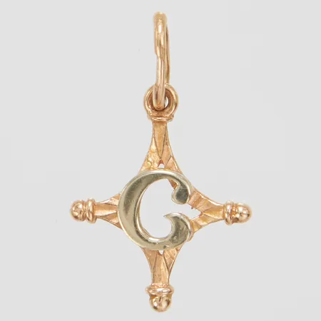 Hänge bokstav C, längd ca 22mm inkl ögla, bredd 13mm, 14K Vikt: 0,8 g