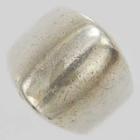 Ring, stl 15, bredd 7-16mm, repig, 925/1000 silver Vikt: 13,5 g