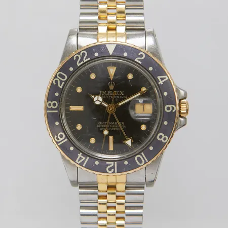 Herrur Rolex GMT-Master, stål/guld, automatisk, mm, ref: 16753, snr: 7112214 ca 1981, Cal. 3075, verknr: 0788834, repigt och skadat plexiglas, datum, 24H visning, jubileelänk, stål/guld, ref: 62510H G6, total längd: 20,3cm, skadade visare, skadad urtavla, inga tillbehör.  Vikt: 0 g