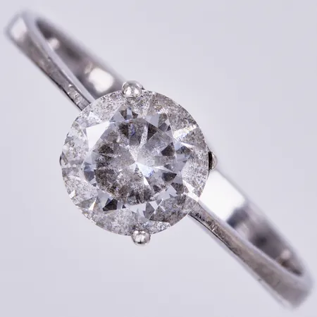 Ring med vit sten, stl: 18, 925/1000 silver Vikt: 1,7 g