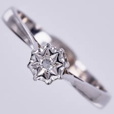 Ring med diamant ca 1x0,02ct (8/8-slipning), 15 ¾, 18K Vikt: 2,1 g