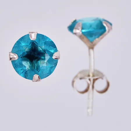 Ett par örhängen med färgade stenar, Ø ca 7mm, 925/1000, silver Vikt: 0,7 g