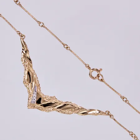 Collier med diamanter ca 3x0,01ct, längd: ca 47cm, bredd: ca 1-30mm, 18K Vikt: 9 g