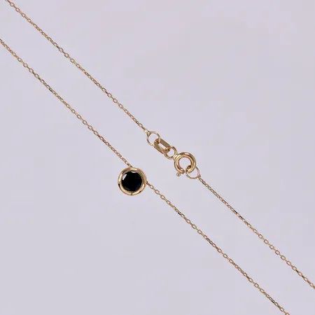 Collier med svart sten, längd: ca 42cm, bredd: ca 0,5-6mm, 18K  Vikt: 1,5 g
