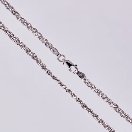 Kedja längd ca 42cm, bredd ca 3mm, GHA 18K Vikt: 6,6 g