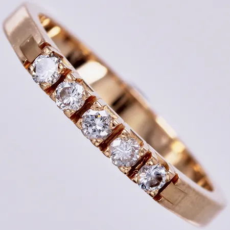 Ring med diamanter ca 5x0,05ct, stl:18¼, bredd: ca 2mm, 18K Vikt: 3,7 g