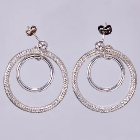 Ett par örhängen längd ca 36mm, 925/1000 silver Vikt: 6,9 g