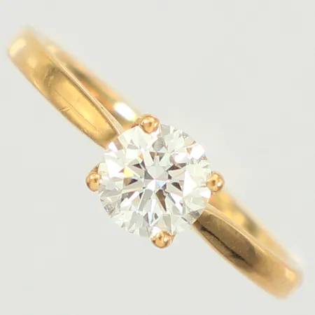 Ring med syntetisk diamant ca 0,65c, stl 16½, bredd ca 2-5mm, 18K Vikt: 1,9 g